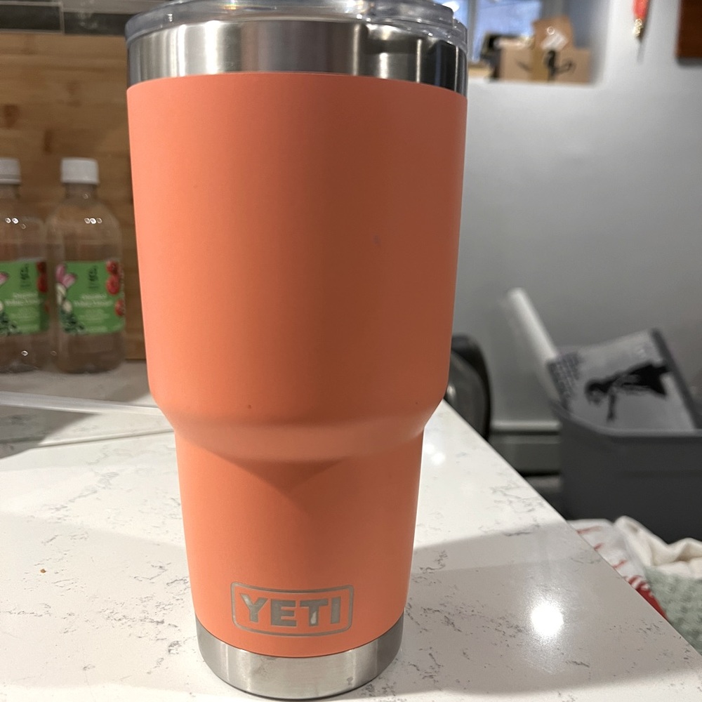30 oz Yeti Rambler (coral)